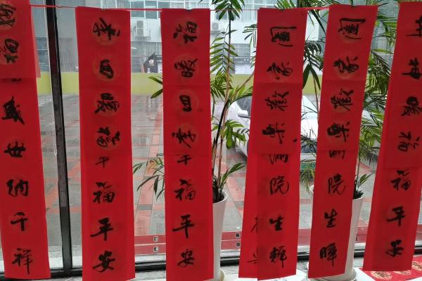 2024年挂春联吉日 春联挂贴怎么贴